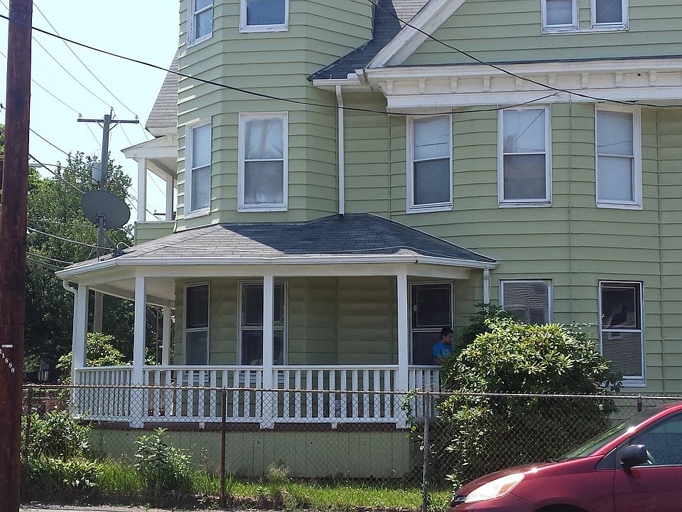 House from outside, rooms are on second floor