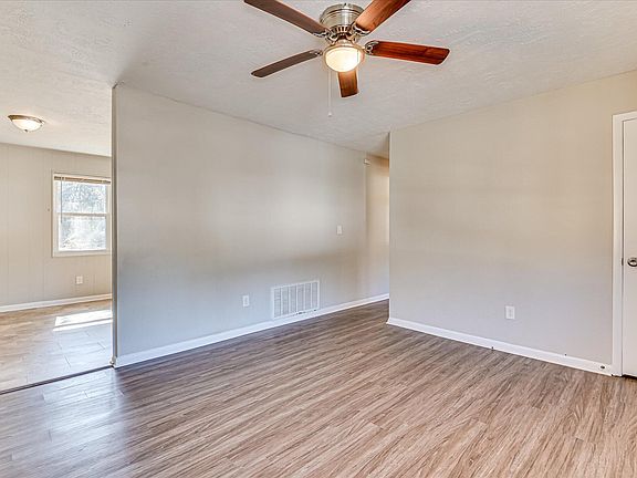 5th image of 2204 Sandra Court