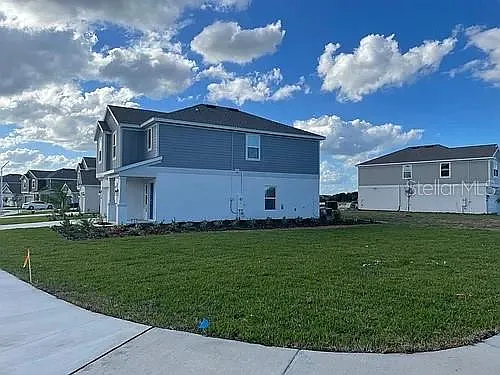 4 bed, 2.5 bath, 1931 sqft, $2,299 — Photo 2