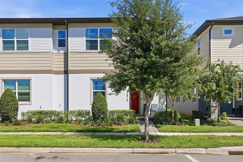 4 bed, 2.5 bath, 2160 sqft, $2,500 — Photo 1
