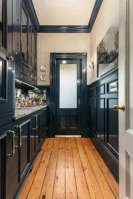 Sold by Compass | media 7