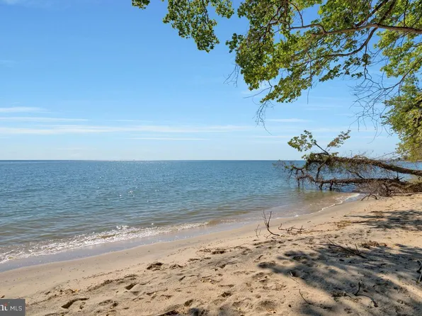 3713 Bayview Dr, Chesapeake Beach, MD 20732