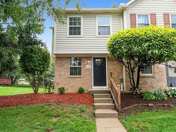 2nd image of 488 Foxtrail Cir W
