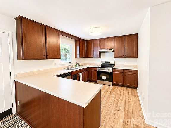 4th image of 2736 Miranda Rd