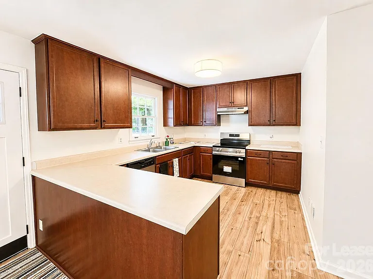2736 Miranda Rd — Photo 4