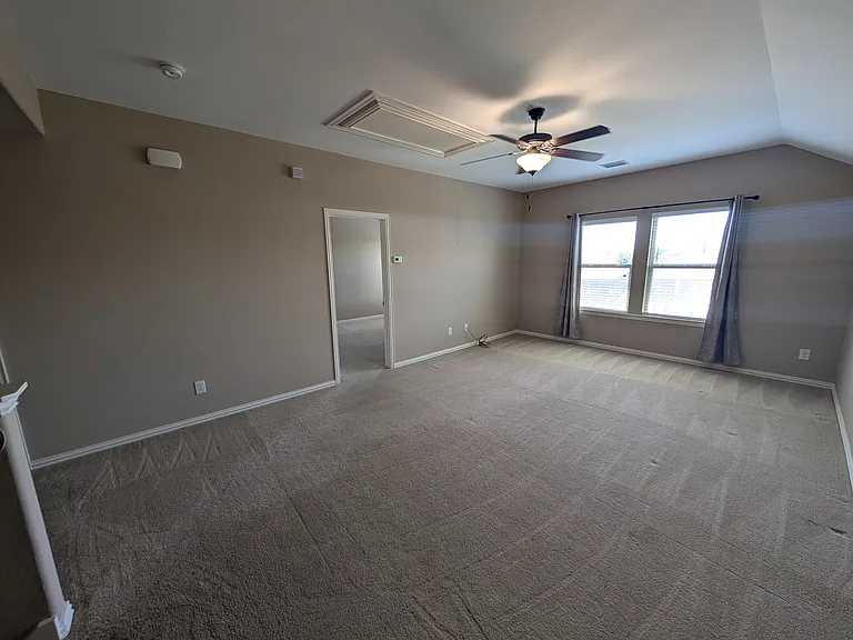 591 Deverson Dr — Photo 19