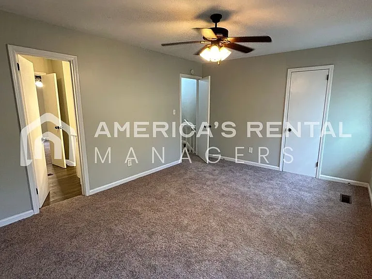2422 Hampstead Dr — Photo 17
