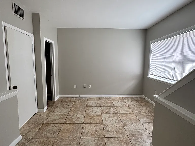 20 N Eustis St #4D — Photo 11