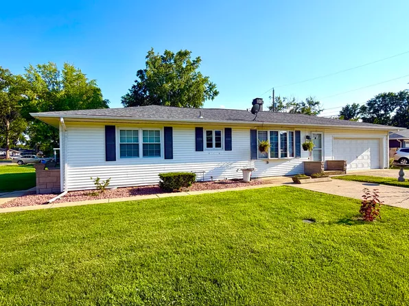 1402 Jonquil St, Centralia, IL 62801