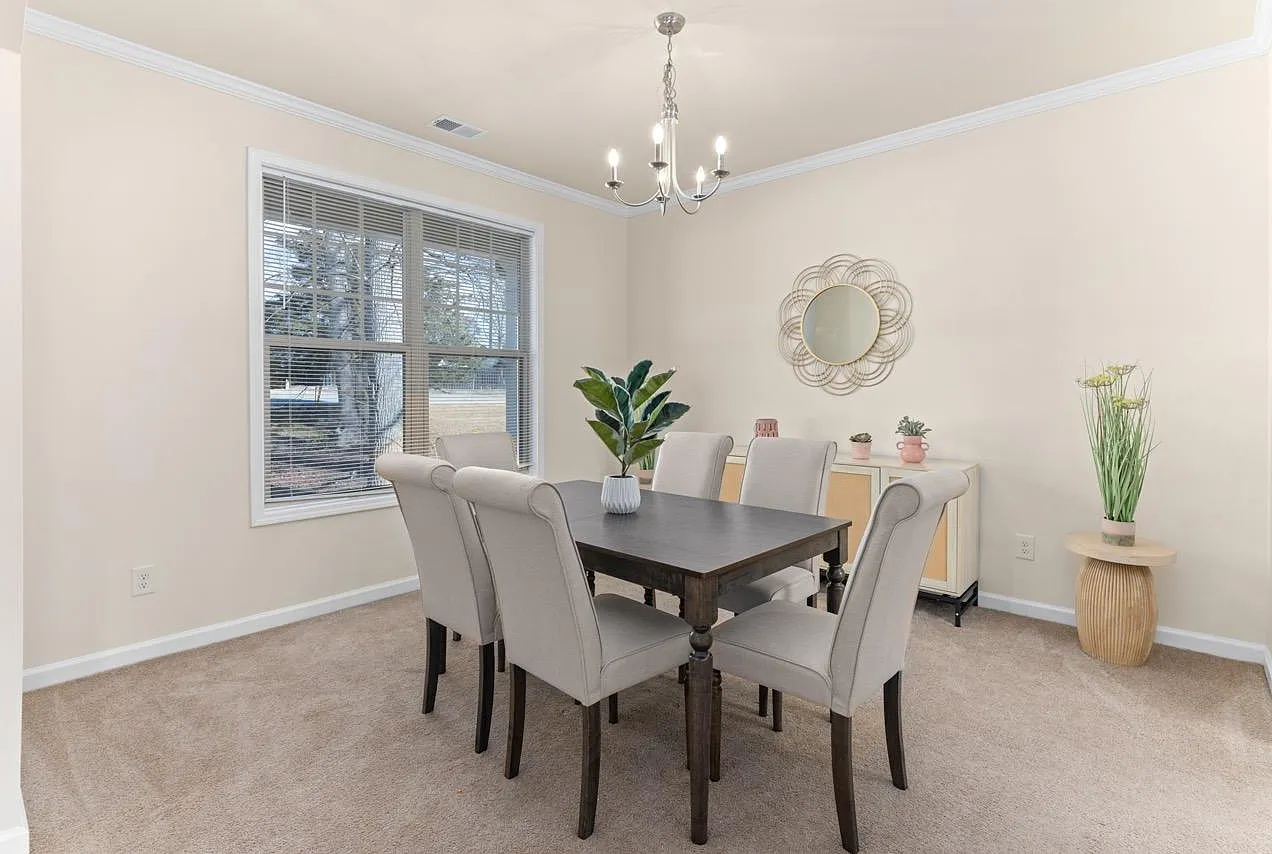 5 bed, 2752 sqft, $6,500 — Photo 2