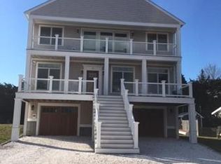 9 E Shore Rd, Westport, MA 02790