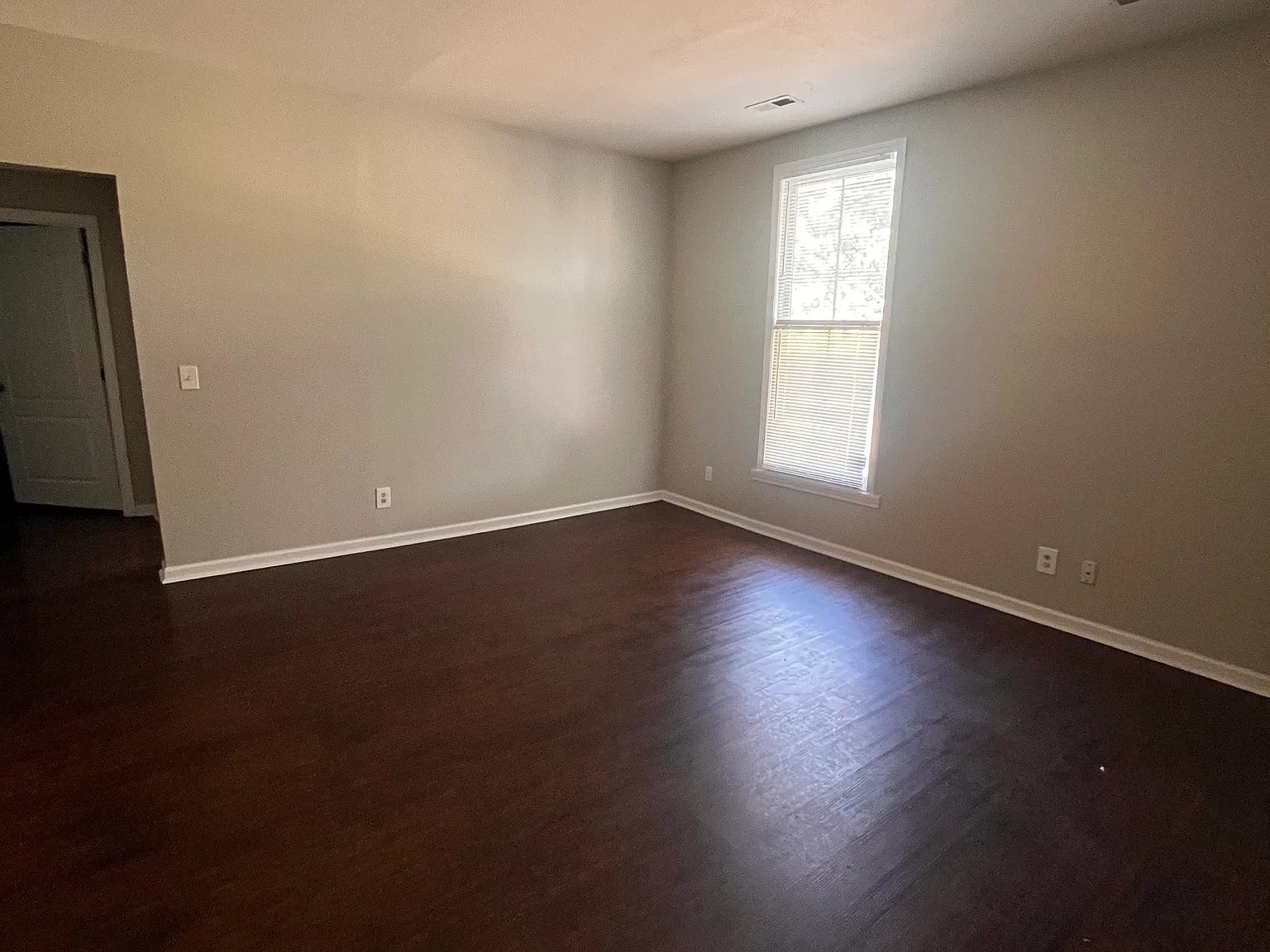 2 bed, 850 sqft, $1,000 — Photo 2