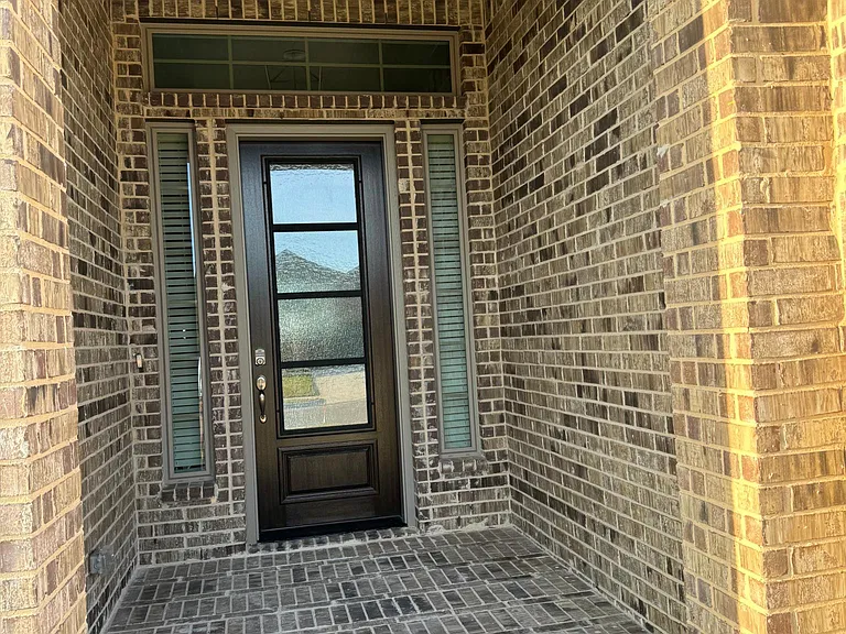 2504 Tilden Ln — Photo 2