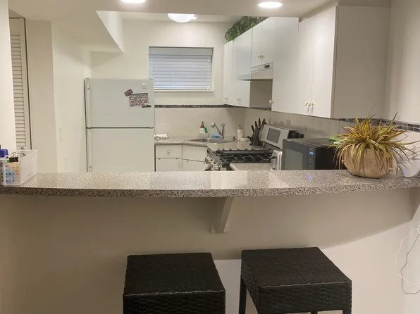 5 Ptarmigan Pl, North Vancouver, BC V7R 4S3