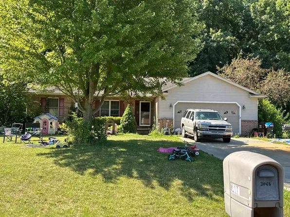 3065 Hillview Dr, Adrian, MI 49221