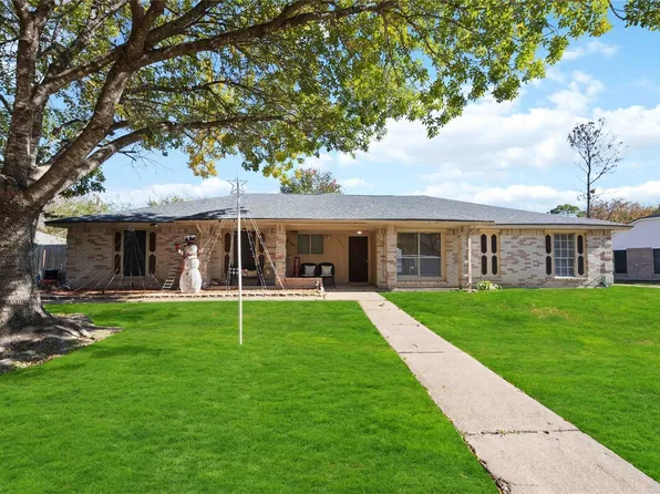 3811 Meadow Place Dr, Houston, TX 77082