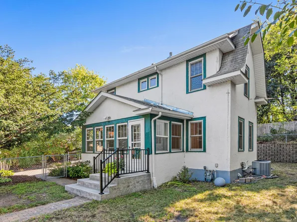 902 Hunt Pl, Saint Paul, MN 55114