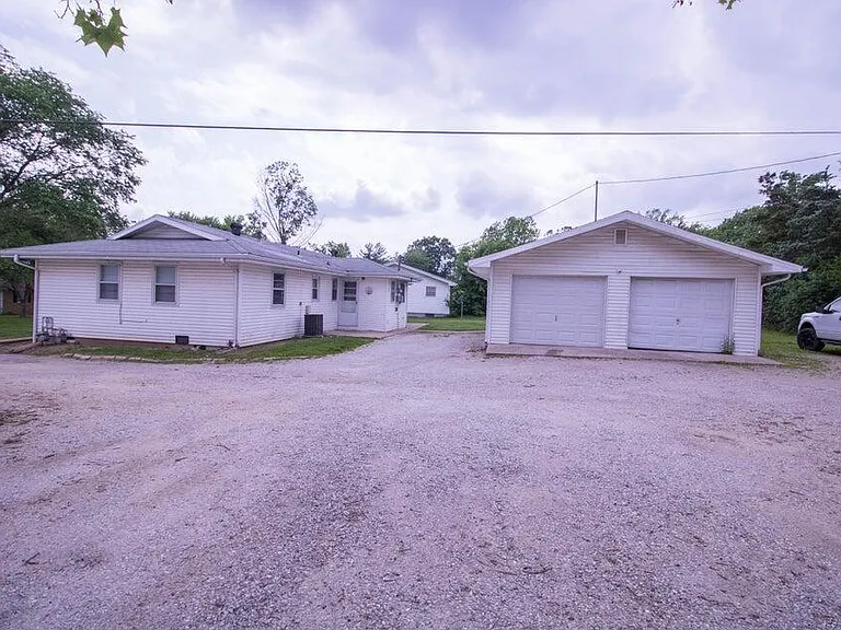 2817 N Willowbrook Rd #B — Photo 4