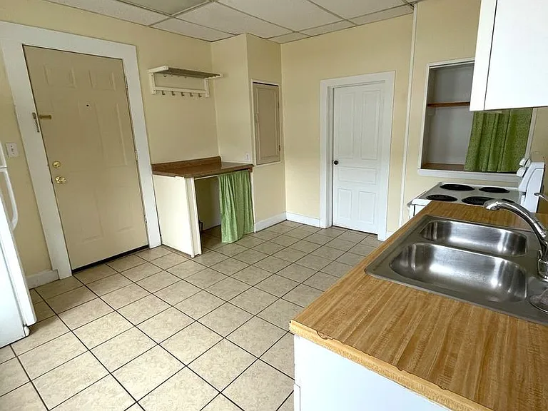 211 Ballard St — Photo 9