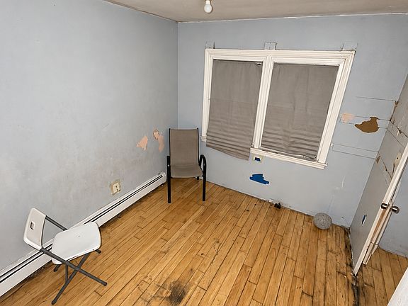 3rd image of 120 N Main St APT 3