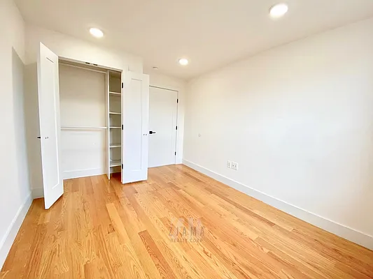 Rented by Zjama Realty Corp | media 7