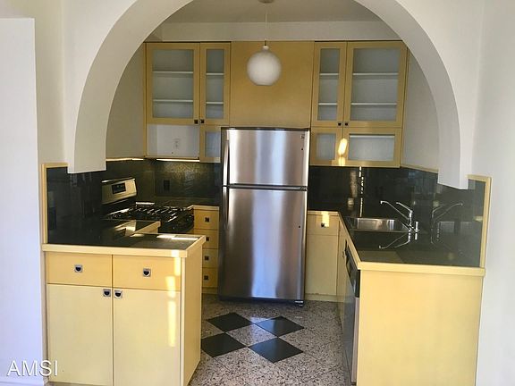3rd image of 1950 Gough St APT 505