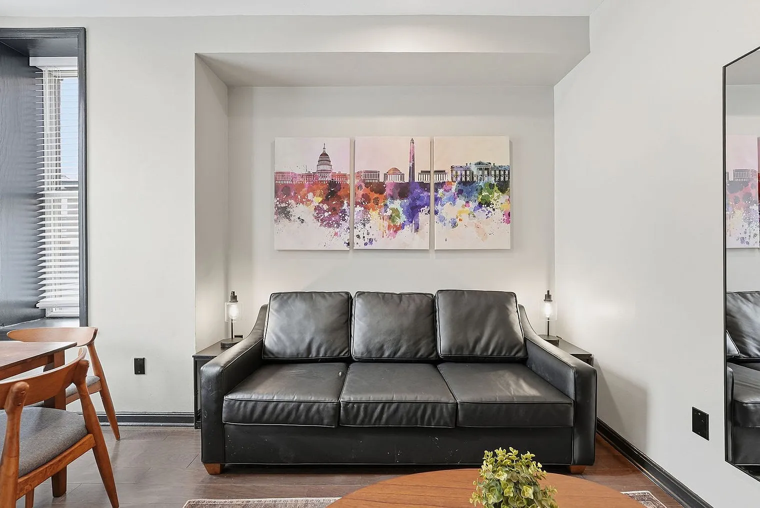 1 bed, 1.0 bath, 947 sqft, $3,036 — Photo 2