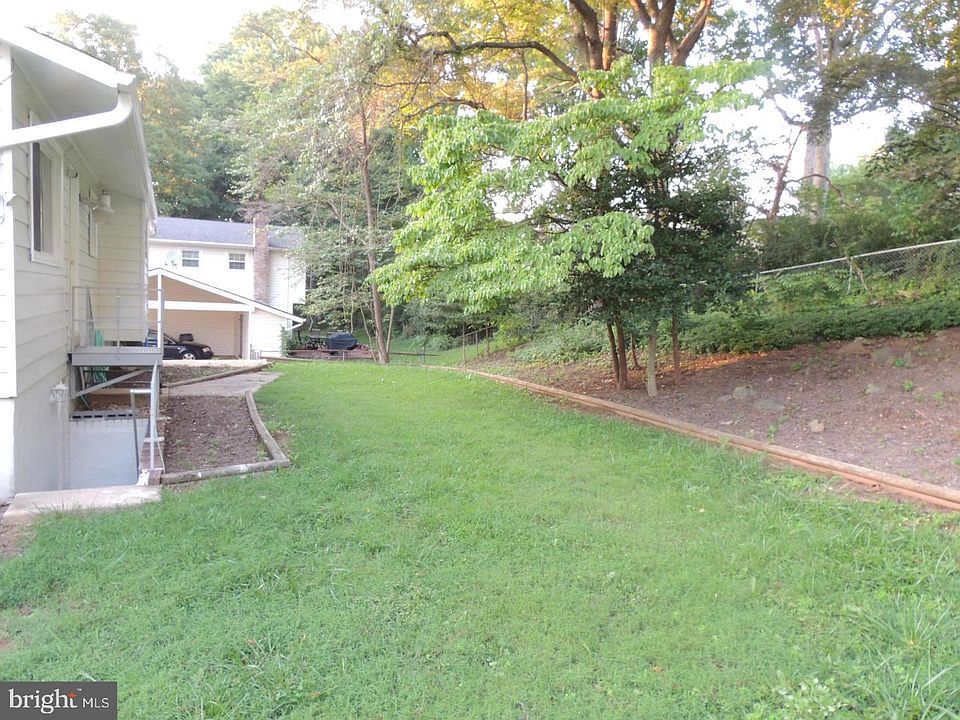 2nd image of 13809 Sloan St