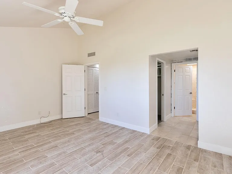 2931 E Rose Ln — Photo 16
