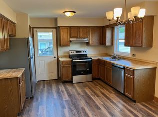 138 Marcella St, Oconomowoc, WI 53066