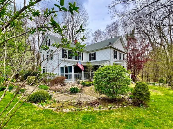 8 Ladd Rd, Sturbridge, MA 01566