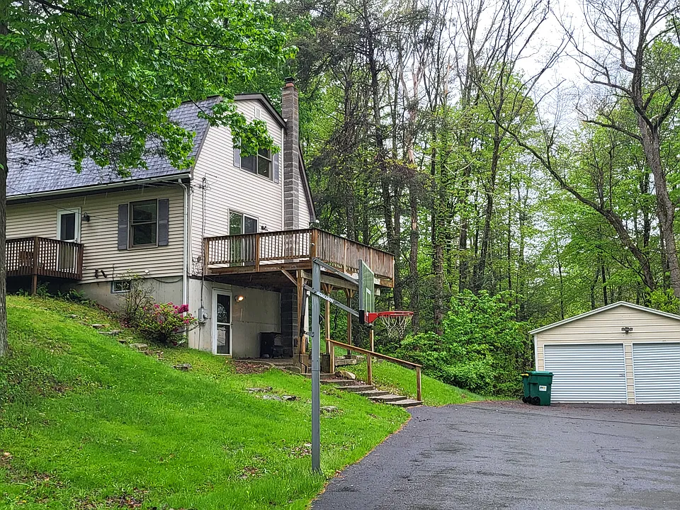 45 Laurel Hollow Est