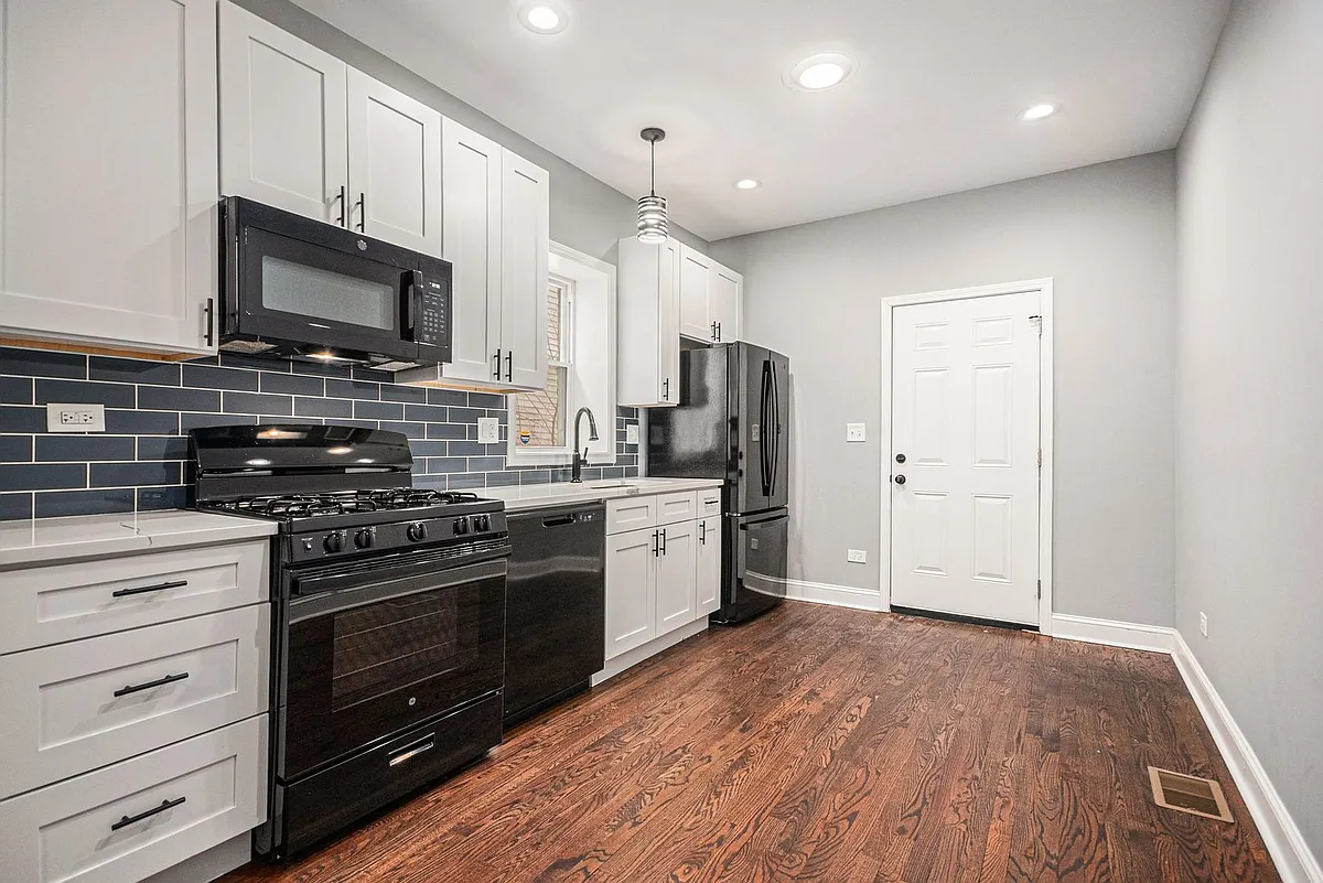 Building Photo - 1702 N Meade Ave #1