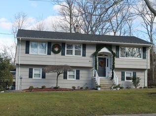 93 Algonquin Trl, Oakland, NJ 07436