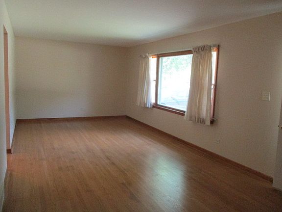 2nd image of 1109 Wicker St