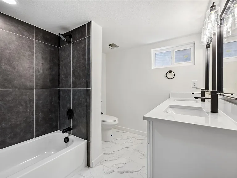 305 W Geneseo St #A — Photo 14