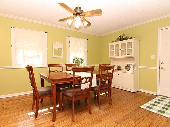 4th image of 2405 Royal Dr