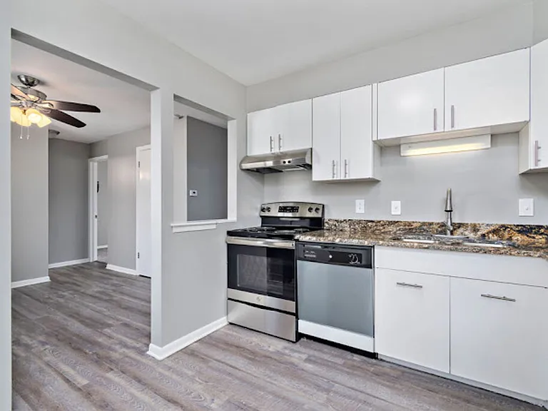 Chapel Hill KC Apartments — Photo 6