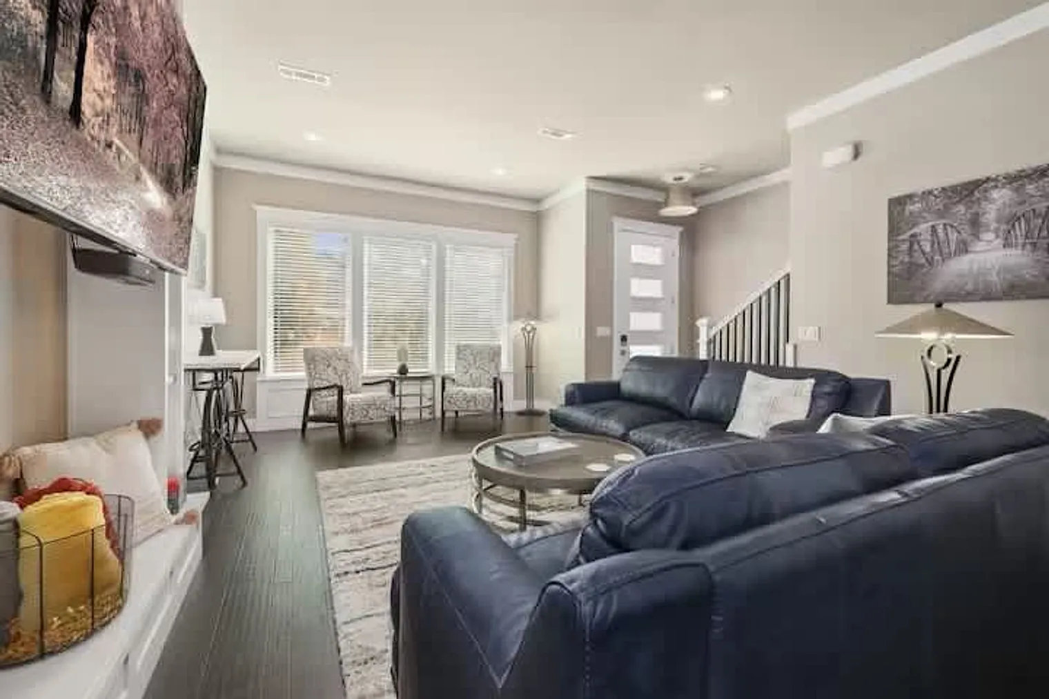 3 bed, 2.0 bath, 1862 sqft, $5,184 — Photo 3