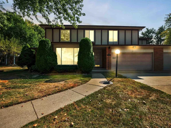 32302 Barclay Sq, Warren, MI 48093