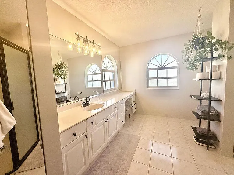 1774 Primrose Ln — Photo 6