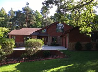 12369 Carriage Trail Dr, Davisburg, MI 48350