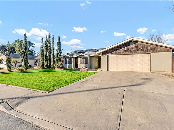 3rd image of 824 Lakewood Drive