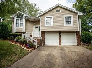 12301 S Shannan Ct, Olathe, KS 66062