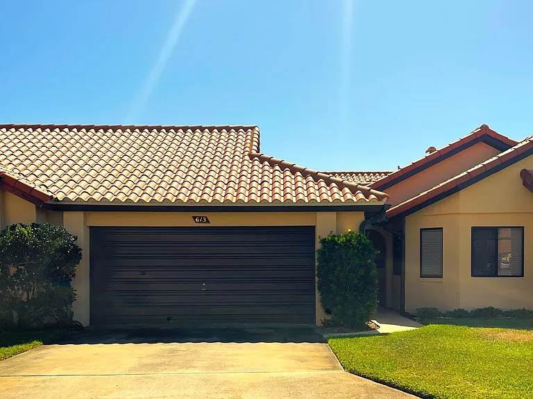 613 Manatee Dr — Photo 1