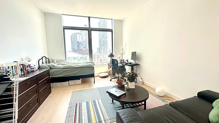 Rented by E Realty International Corp | media 10