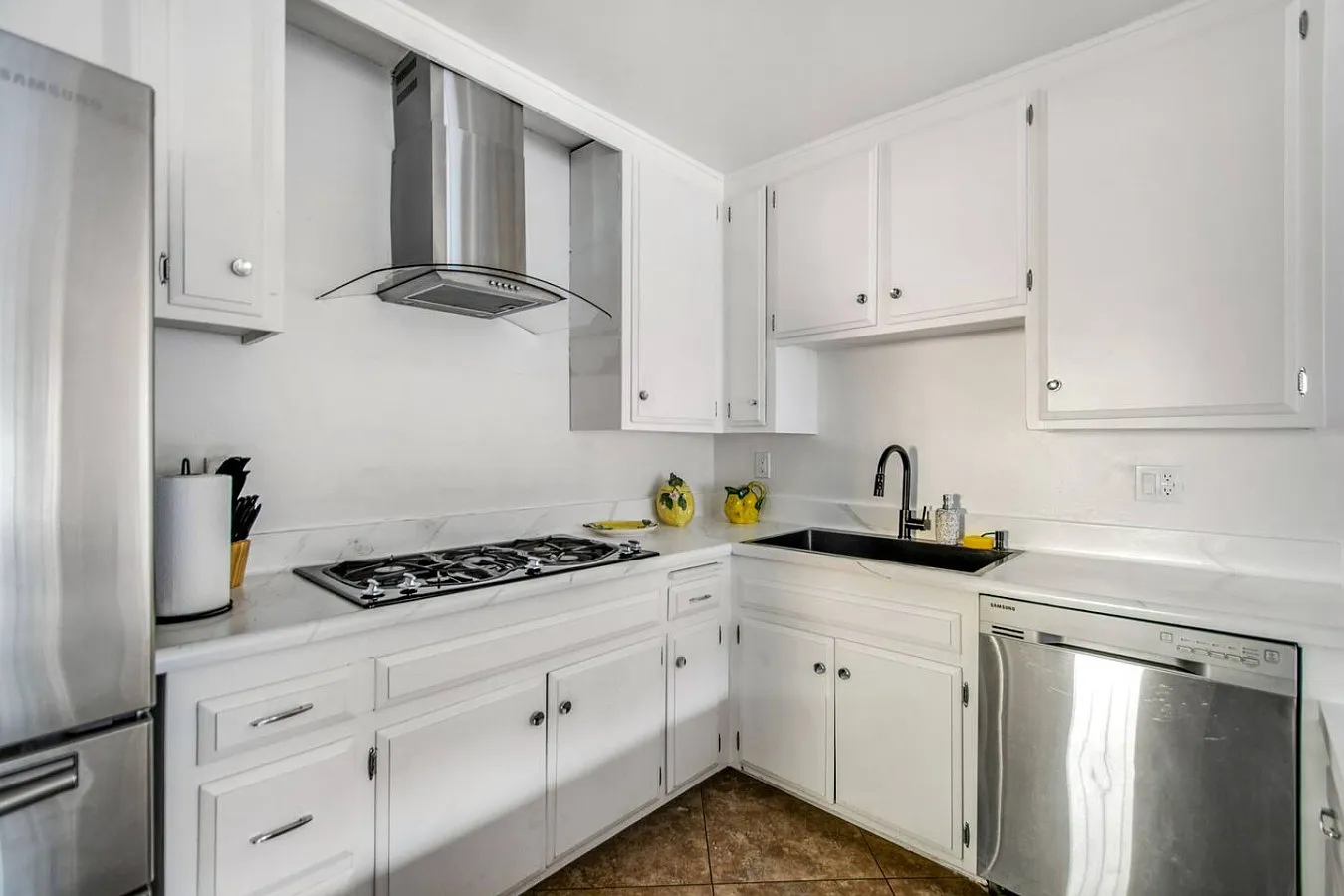 3 bed, 1300 sqft, $5,000 — Photo 2