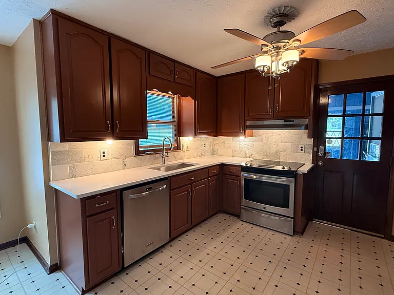 2928 Sanibel Dr — Photo 6
