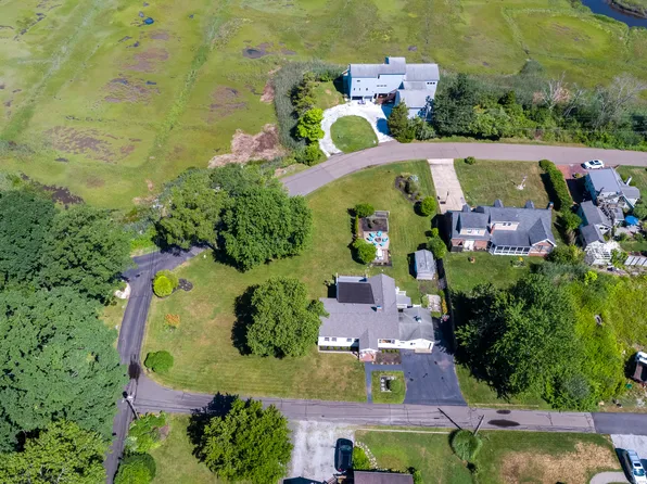 10 Arrowhead Road, Madison, CT 06443