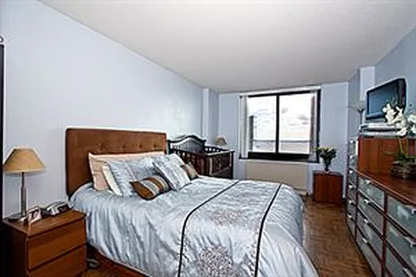 Sold by Douglas Elliman | media 15